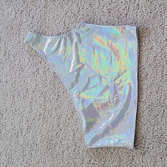 Iridescent half shoulder crop top - Picture 2 of 4